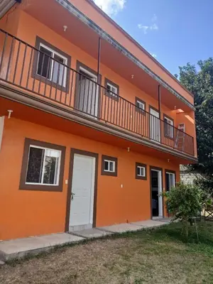 Edificio en el que se encuentra la habitación en casa particular