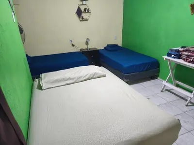 Plano de Habitación Privada 3 camas, en casa compartida a 1 cuadra de FÓRUM y 5 min del Centro de Convenciones