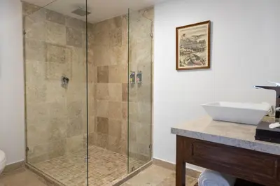 Un baño de Pasaje Las Rosas