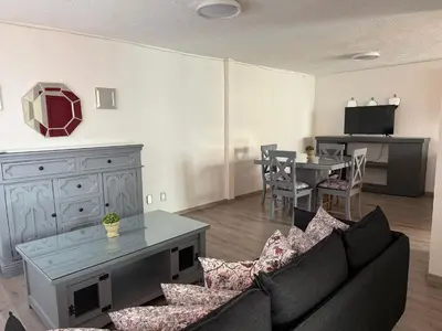 Una televisión o centro de entretenimiento en Casa amplia, cómoda y céntrica