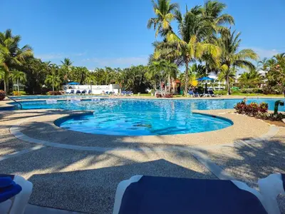 Piscina en o cerca de Mar y Lago 203