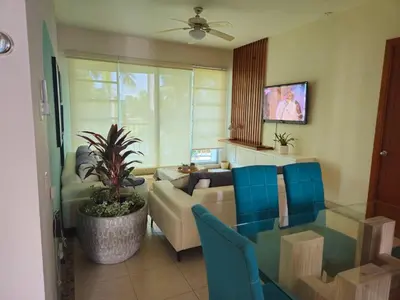 Una televisión o centro de entretenimiento en Mar y Lago 203