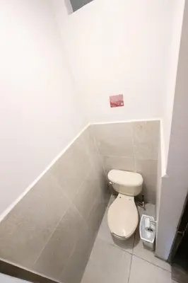 Un baño de Auto Hotel Express
