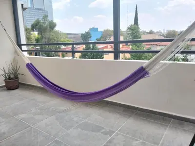 Un balcón o terraza de Amazing pool in the middle of the city