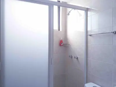 Un baño de Amplio departamento