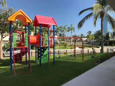 Zona de juegos infantil en Beautiful Villa in Terrasol Diamante