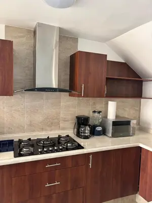 Una cocina o zona de cocina en Hermosa casa familiar con terraza comoda