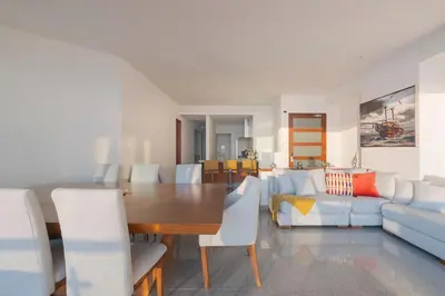 Zona de estar de Ocean Front Acapulco - 3BR APT con vista al mar y playa privada