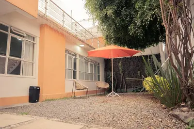 Jardín al aire libre en Hostal Kahlo - El sol y el viento- 4 personas
