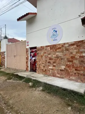 Certificado, premio, señal o documento que está expuesto en Suite el Ángel #1