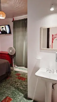 Una televisión o centro de entretenimiento en La UnidadH
