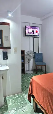 Una televisión o centro de entretenimiento en La UnidadH