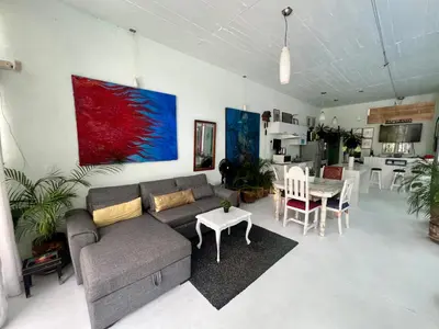 Zona de estar de fascinating loft with swimming pool