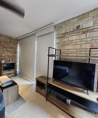 Una televisión o centro de entretenimiento en Bungalows in Samsara Atlixco
