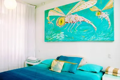 Cama o camas de una habitación en 2nd floor loft with swimming pool