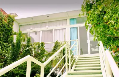 Jardín al aire libre en 2nd floor loft with swimming pool