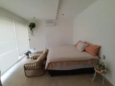 Cama o camas de una habitación en Acapulco Diamante Departamento de ensueño con acceso a playa