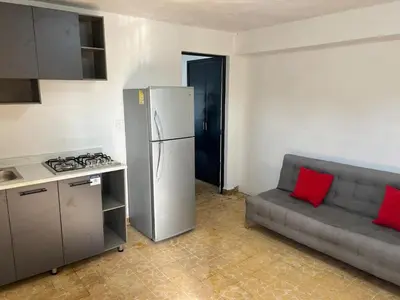 Una cocina o zona de cocina en Compact downtown apartment