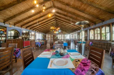 Un restaurante o sitio para comer en HOTEL XIADANI Restaurante, Temazcal & Spa