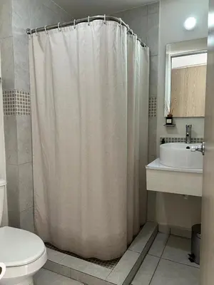 Un baño de Departamento cerca Aeropuerto CDMX foro GNP y metro a pasos