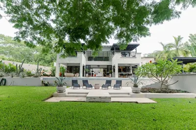 Jardín al aire libre en Villa De Vida Luxury Accomodations