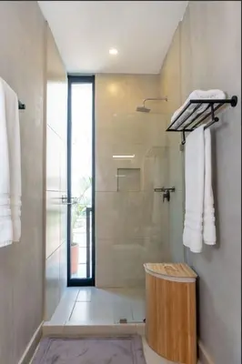 Un baño de Best of Both Worlds Close to Sta Cruz but QUIET