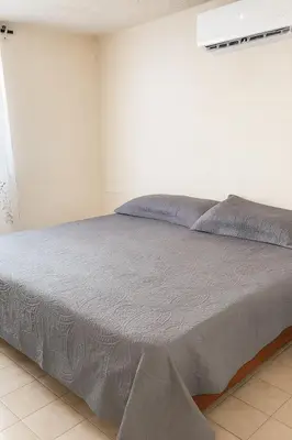 Cama o camas de una habitación en Two-bedroom condo Ground floor