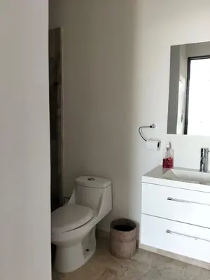 Un baño de Depa frente al mar en acapulco costera con alberca