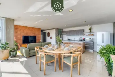 Una cocina o zona de cocina en 3 BR Condo - Panoramic Views - 5 Min to Downtown