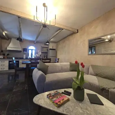 Departamento Zeus: Estilo y Confort en Val’Quirico
