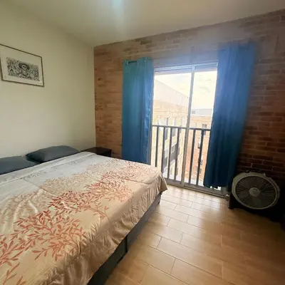Cama o camas de una habitación en Apartamento cerca del Centro con estacionamiento y wifi rápido