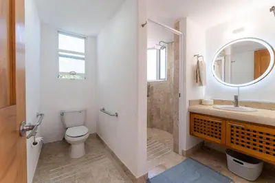 Un baño de 3099 - Cruz Del Mar M202