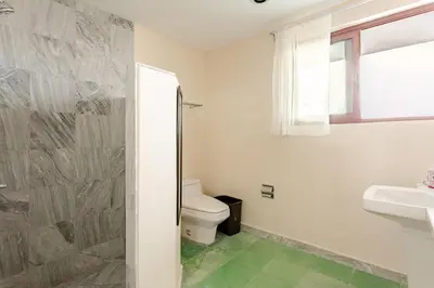 Un baño de Private villa, 6 bedrooms, 2 pools with views
