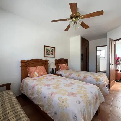 Cama o camas de una habitación en Azalea Paradise - Heated Pool & Garden