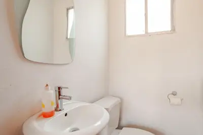Un baño de Casa Villana - 5 minutes from Six Flags!