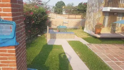 Jardín al aire libre en Casa Villana - 5 minutes from Six Flags!