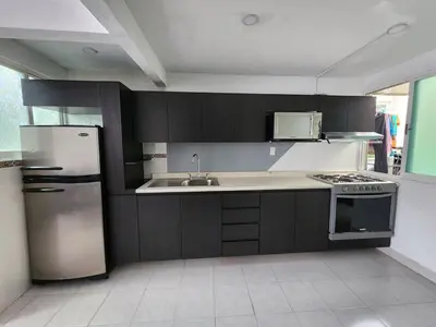 Una cocina o zona de cocina en Suite 2 blocks from Estadio Banorte