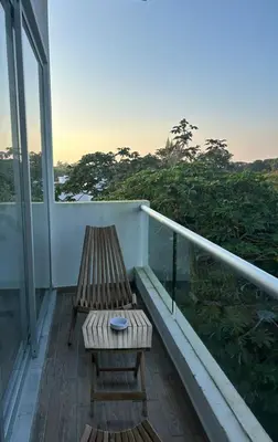 Un balcón o terraza de Apartamento con acceso directo al río