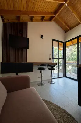 Una televisión o centro de entretenimiento en Mini Casa TGZ