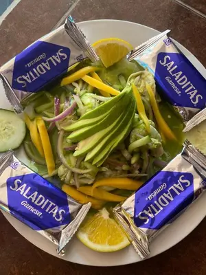 Comida en o cerca de este hotel