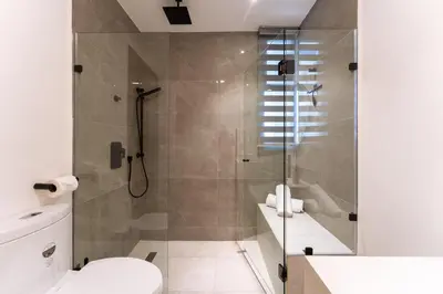 Un baño de 3100 - Paradise Cove 1A La Entrega