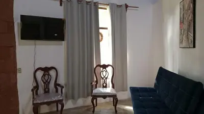 Una televisión o centro de entretenimiento en Quinta Corona Hospedaje Familiar