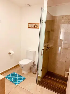 Un baño de 9 Bahias Condos con club de playa