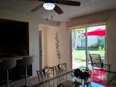 Una televisión o centro de entretenimiento en Marina Independence - Dpto K-01