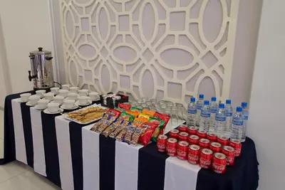 Comida en o cerca de este hotel