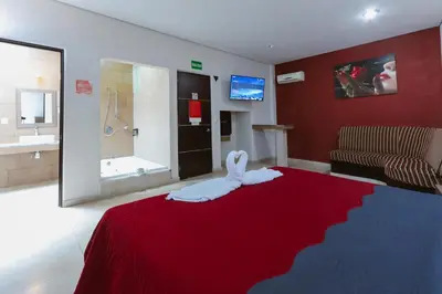 Una televisión o centro de entretenimiento en Auto Hotel Las Maravillas