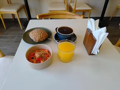 Comida en o cerca de este hotel