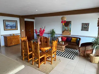 Zona de estar de La Pirámide del Tepozteco