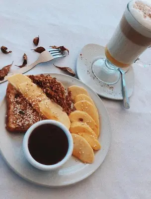 Comida en o cerca de este hotel