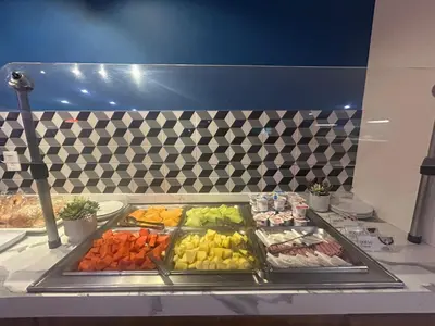 Comida en o cerca de este hotel